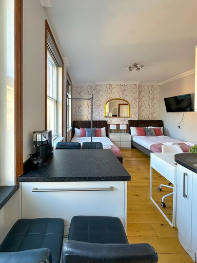 Others 4, Fulham Rooms, London