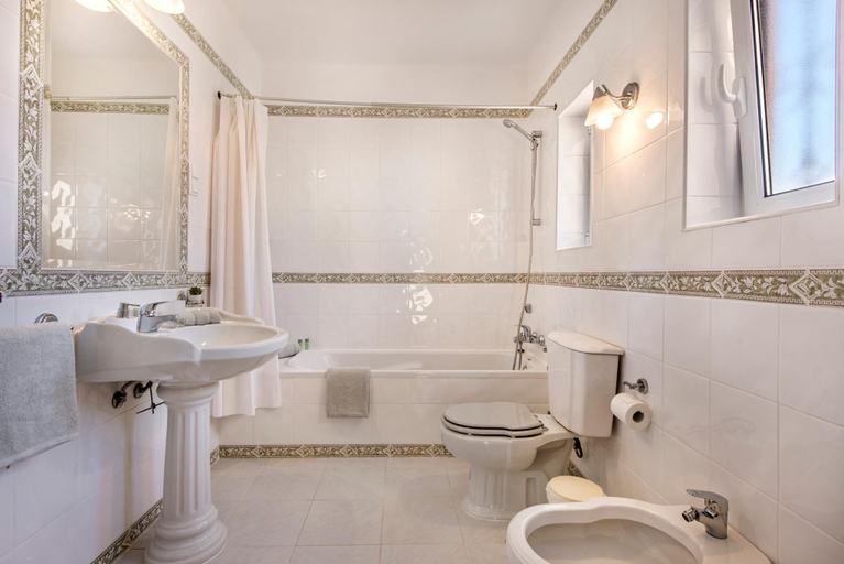 Bathroom 4, 4 Beds., Private Pool, Close To All Amenities, Loulé
