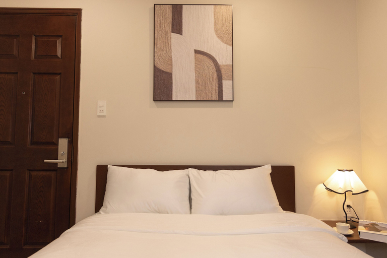 Room 4, Beige Hotel, District 1