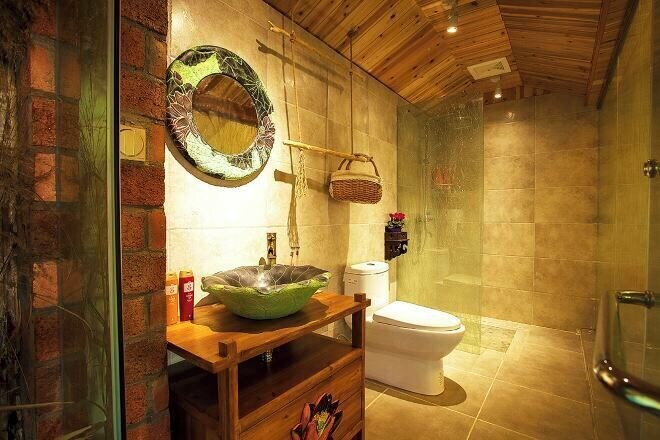 Bathroom 3, Zuji Youth Hostel, Dali Bai
