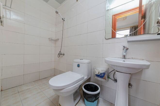 Bathroom 5, Xinjie Hostel, Shanghai
