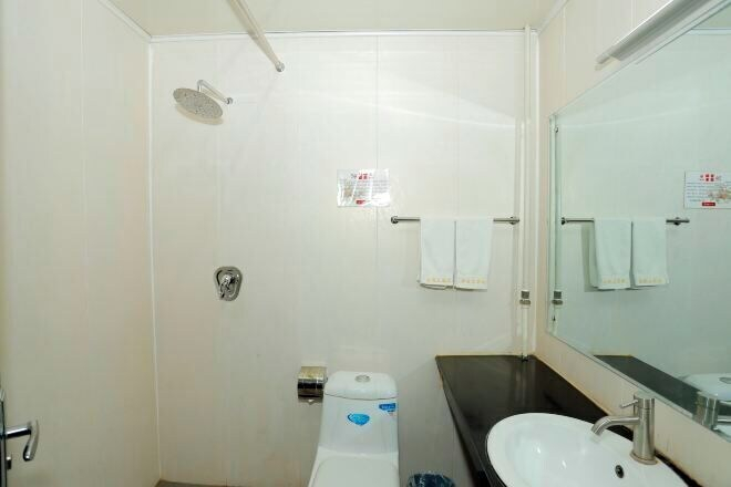 Bathroom 3, Gulf Hotel, Yantai