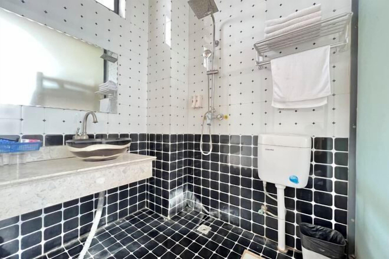 Bathroom 3, Xiaolazhe Business Hotel, Dali Bai