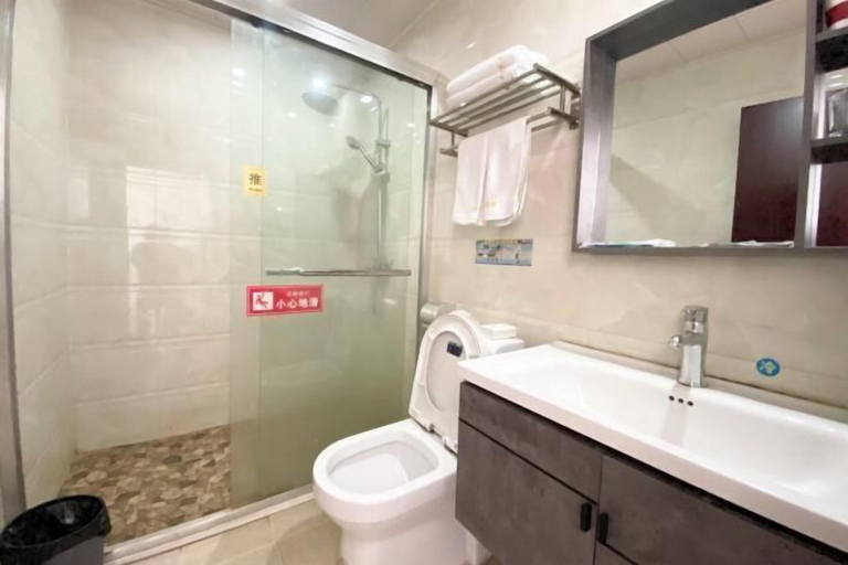Bathroom 3, Linhai Sheri King Hotel, Taizhou