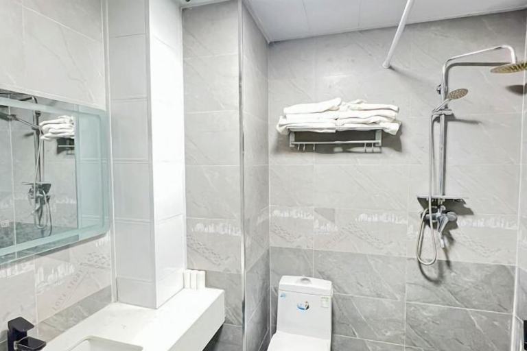 Bathroom, Jiulong Holiday Hotel, Hami