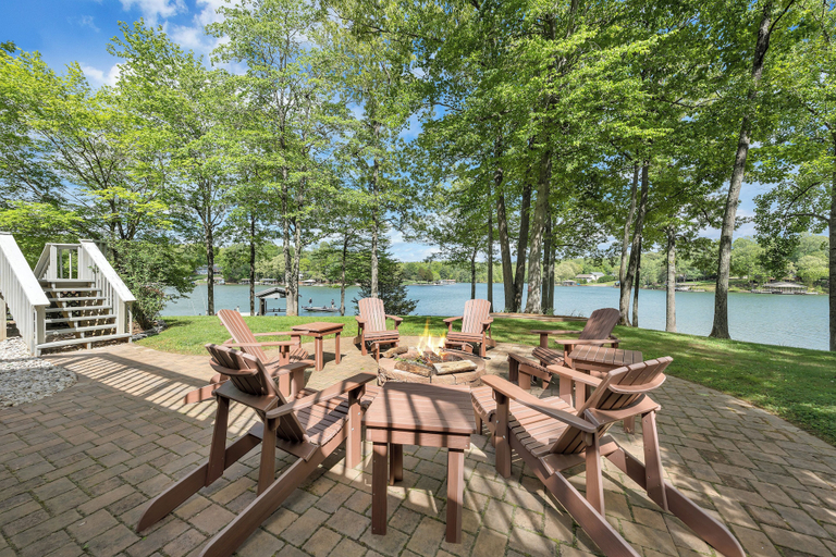 Terrace/patio 3, Lake Point Retreat - Lakefront Home With Hot Tub, Fire pit & Game Room, Bedford
