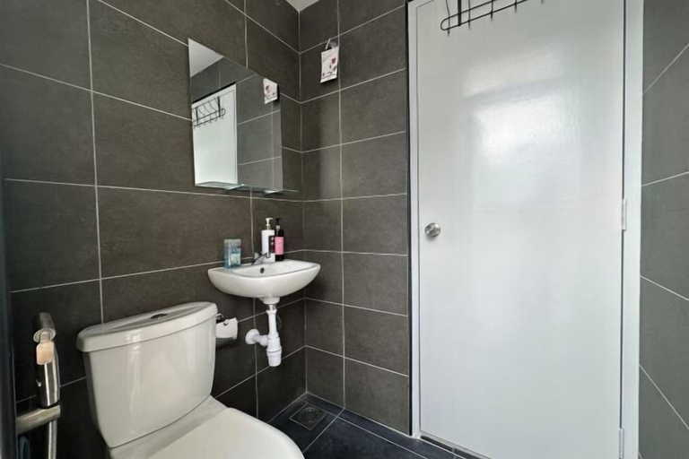 Room 5, ABHome [Titanic Suite] Midas Seri Alam #Mall #JB, Johor Bahru