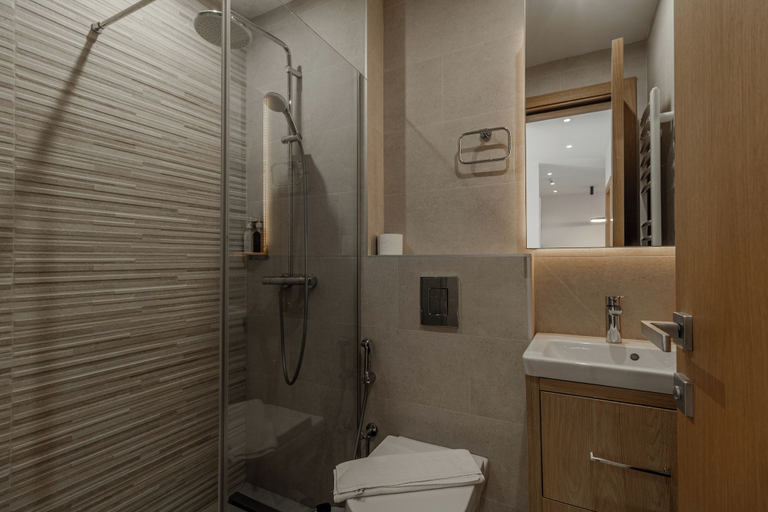 Bathroom 4, Royal Blue Resort & Residence
