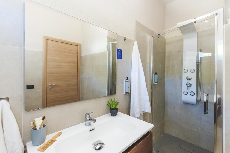 Bathroom 5, TUI SUNEO La Conchiglia - Adults Only Resort & Spa, Vibo Valentia
