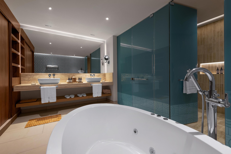 Bathroom 4, Hilton Cancun Mar Caribe All-Inclusive Resort, Benito Juárez