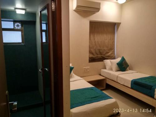 Bedroom 4, Apollo Guest House – Colaba Causeway, Mumbai City
