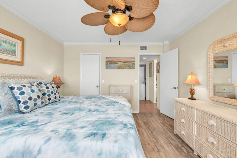 Room 5, Gulf Shores #205, Pinellas