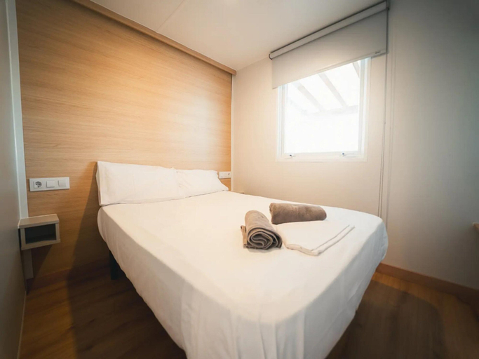 Room 2, Holiday Home in Xilxes With Patio, Castellón