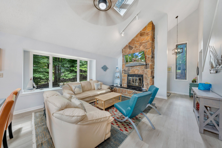 Living area 3, Sundance - Lakefront w/ Private Dock, Bedford