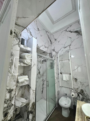Bathroom 3, Il Tempio Della Capitale, Rome
