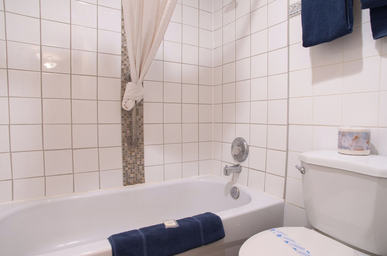 Bathroom 2, EasyStay Inn & Suites Fernie, East Kootenay