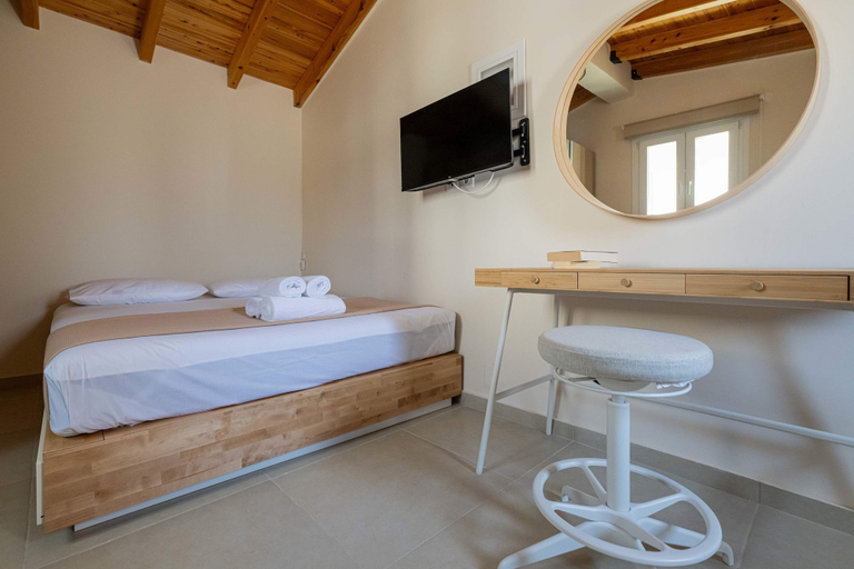 Room 2, Home Easy Kalamata - Modern Space Priv Parking, Peloponnese