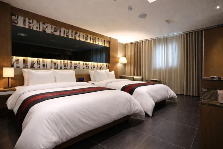 Bedroom 2, Zenith Hotel, Gyeyang