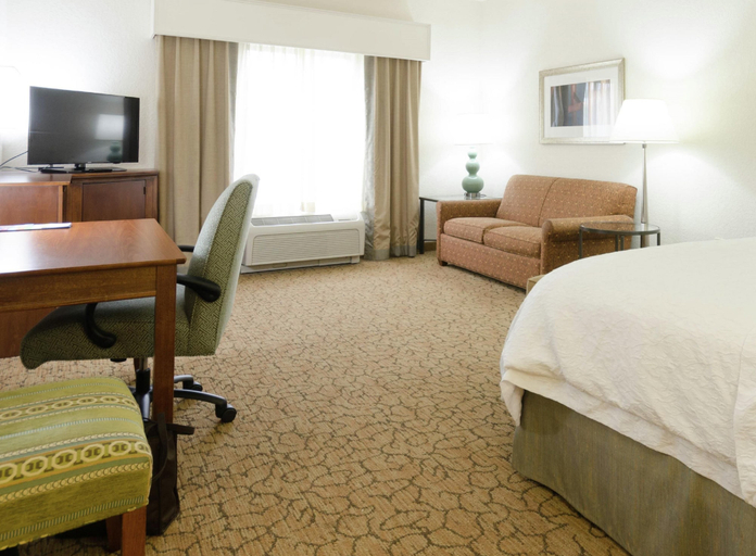Bedroom 4, Hampton Inn Hickory, Catawba