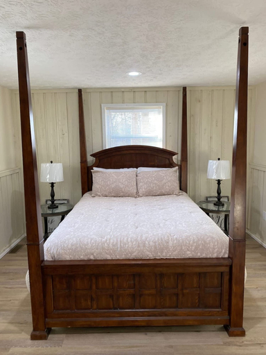 Room 4, Dolly s Darlings by Beyond Expectations w Hot Tub, Sevier
