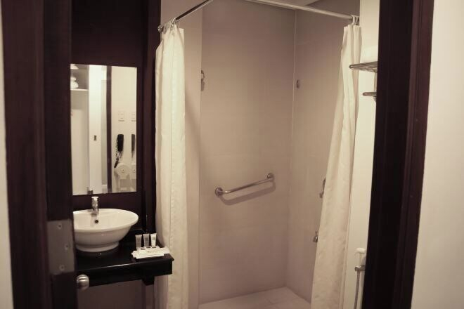 Bathroom 4, Casablanca Suites Near Airport, Legazpi City