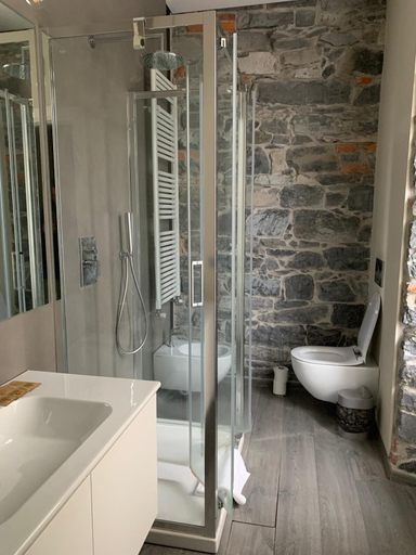 Bathroom, Romantic Chic Apartment, Como