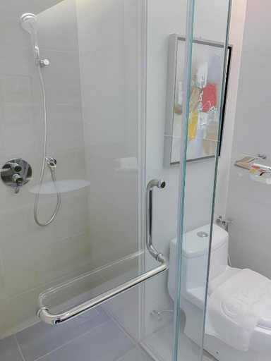 Bathroom 5, Greens Hotel & Suites Bintulu, Bintulu