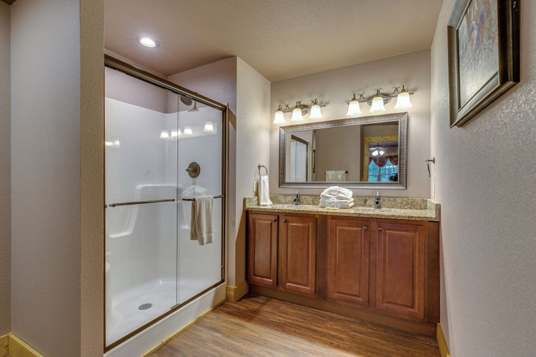 Bathroom 3, Swimmin' in the Smokies, Sevier