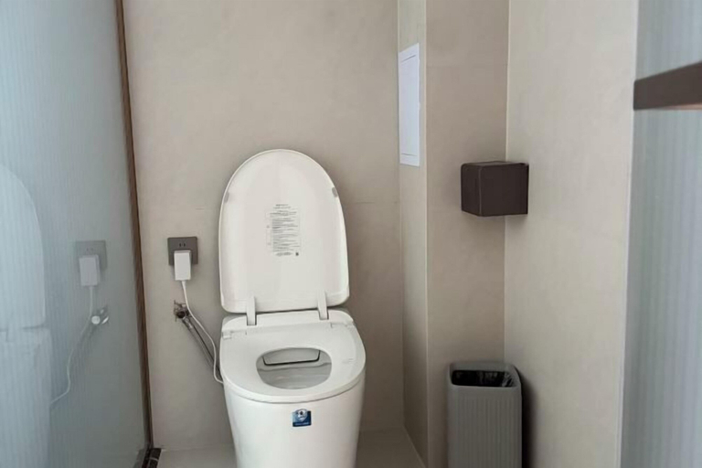 Bathroom 3, CHP. Hotel, Dali Bai