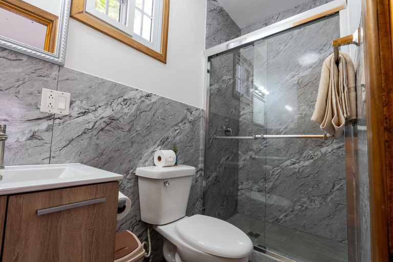 Bathroom 2, El Faro Del Colibri, Bocas del Toro