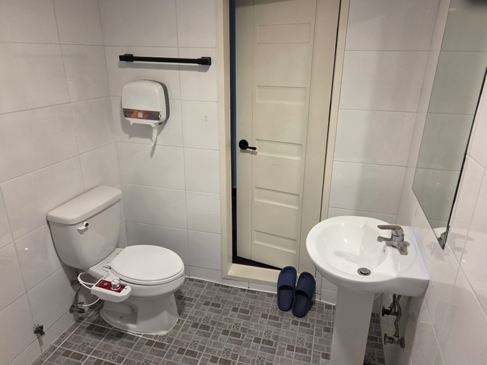 Bathroom 4, Gwangan Beach Blue Moon Motel, Suyeong