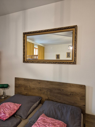 Others 4, Monelly Apartman, Komárno