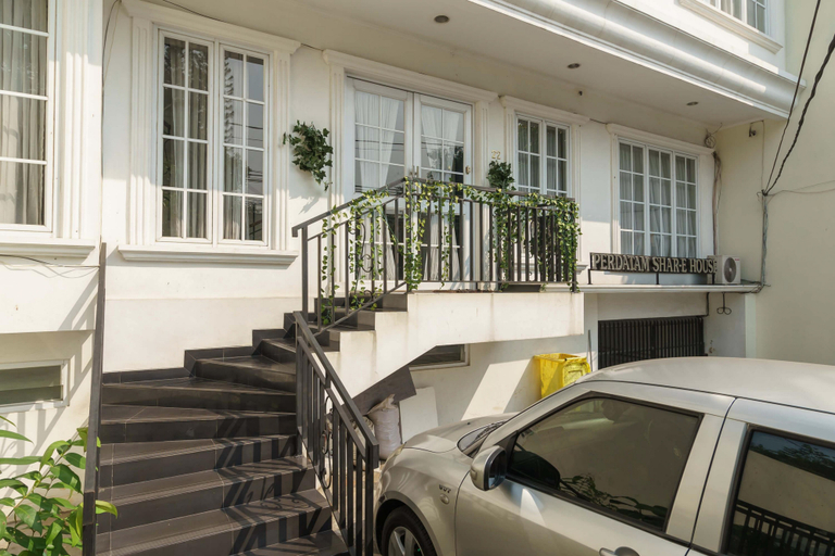 Exterior & Views 2, RedDoorz Syariah Plus near Pancoran 2, Jakarta Selatan