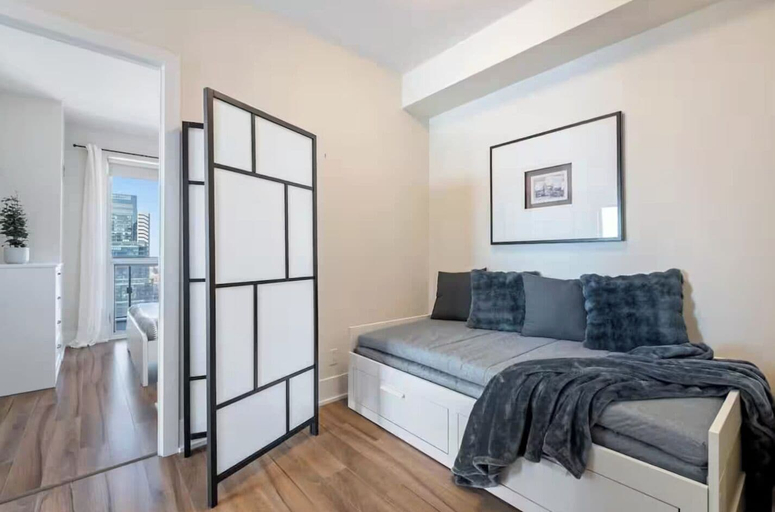 Living area 5, Metropolitan Marvel, Toronto