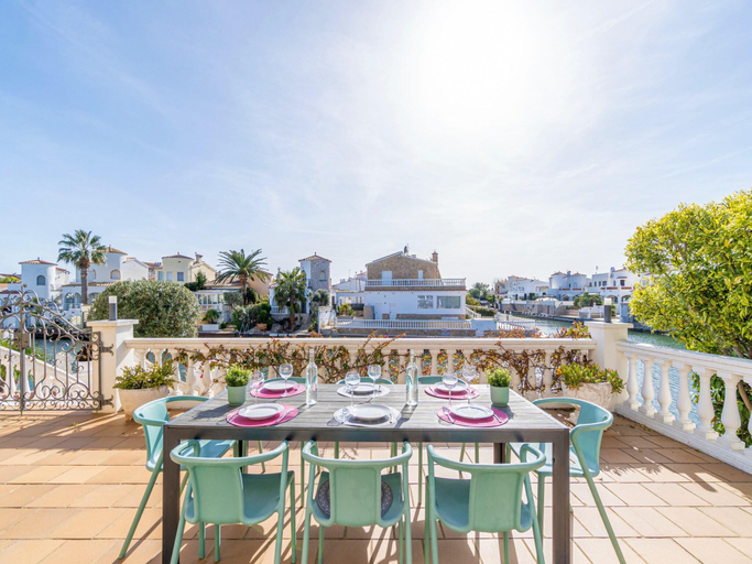 2, Villa in Empuriabrava with Private Mooring, Girona