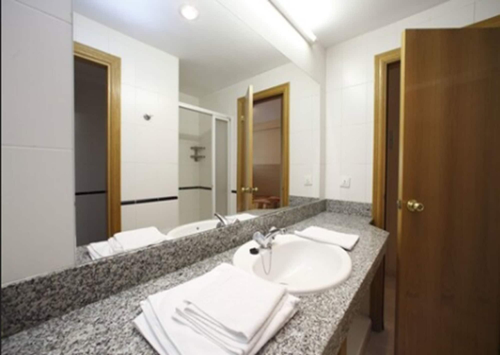 Bathroom 2, Hotel Rialta, A Coruña