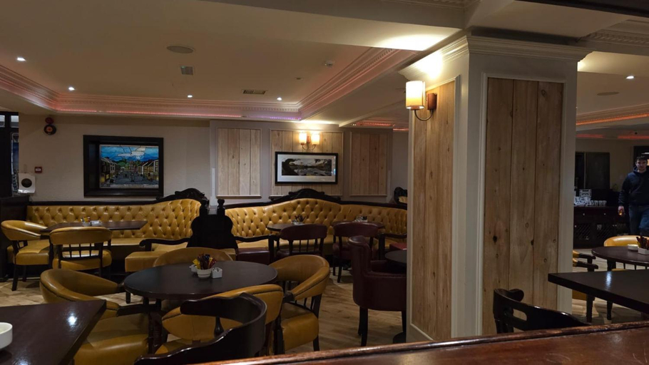 Food & Drinks 4, The Bailie Hotel