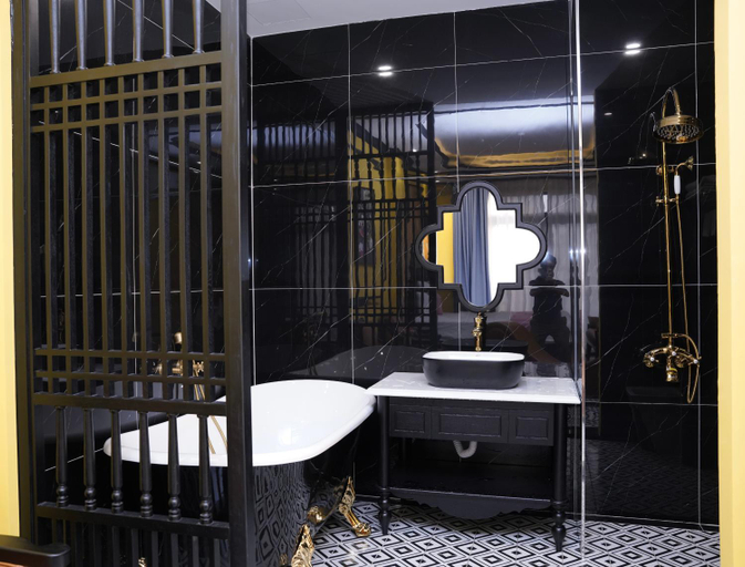 4, New Pearl Hotel, Hóc Môn
