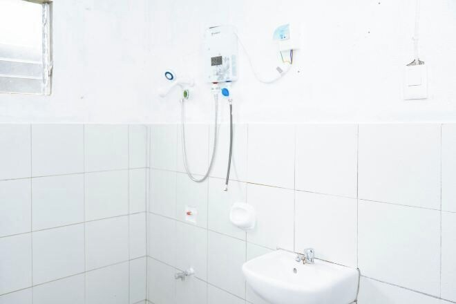 Bathroom 3, RedDoorz @ St Anthony Beach Resort