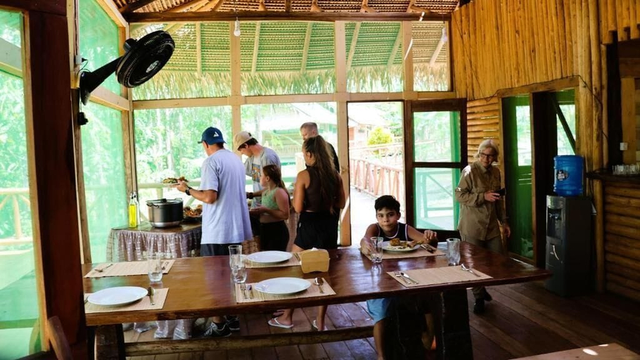 Outdoor dining 5, Paroa Amazon Lodge, Manacapuru