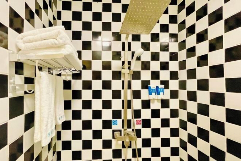 Bathroom 3, Xinduhui Hotel Shenzhen Dafen Metro Station, Shenzhen