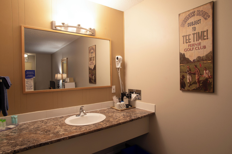 Room 4, EasyStay Inn & Suites Fernie, East Kootenay