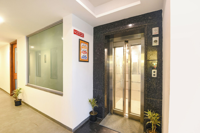 Elevator 5, Fabhotel Roost Stay, Gurgaon