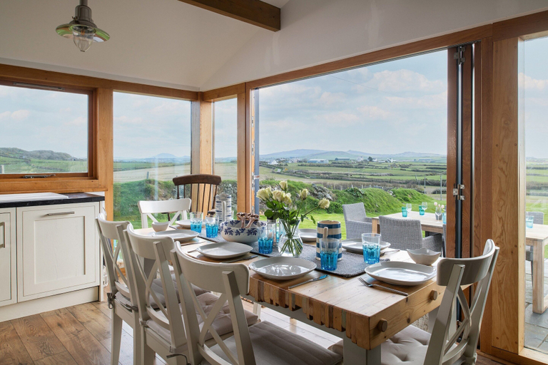 Dining 2, Coastal Retreat on Wales Path With Sea Views, Gwynedd