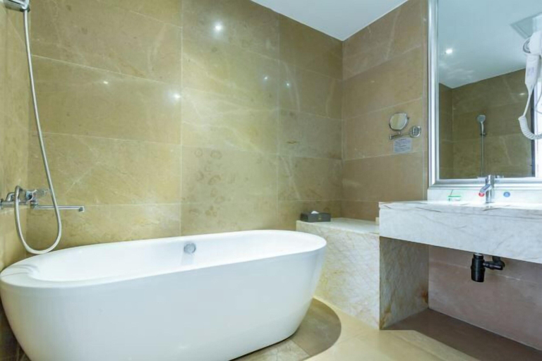 Bathroom 3, Yao Lake Pearl Hotel, Nanchang