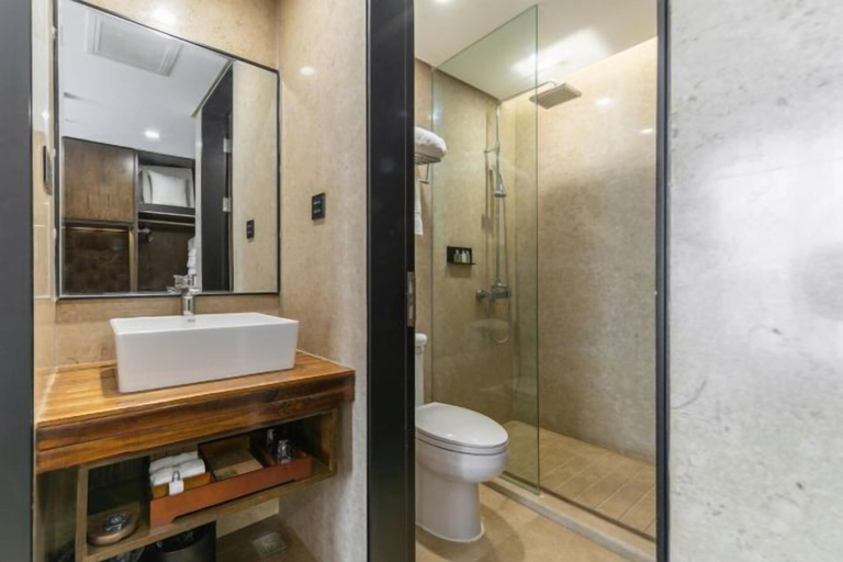 Bathroom 4, Dali Hidden in the Clouds Lake View Hotel, Dali Bai