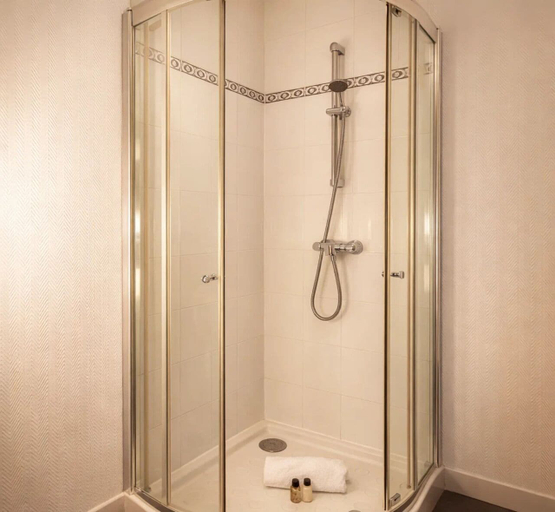 Bathroom 5, 1566 Duranton, Paris