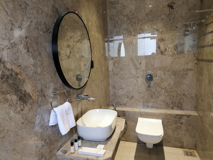 Bathroom 5, Hotel Raas Vrindavan, Dhule