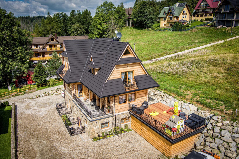 Exterior & Views