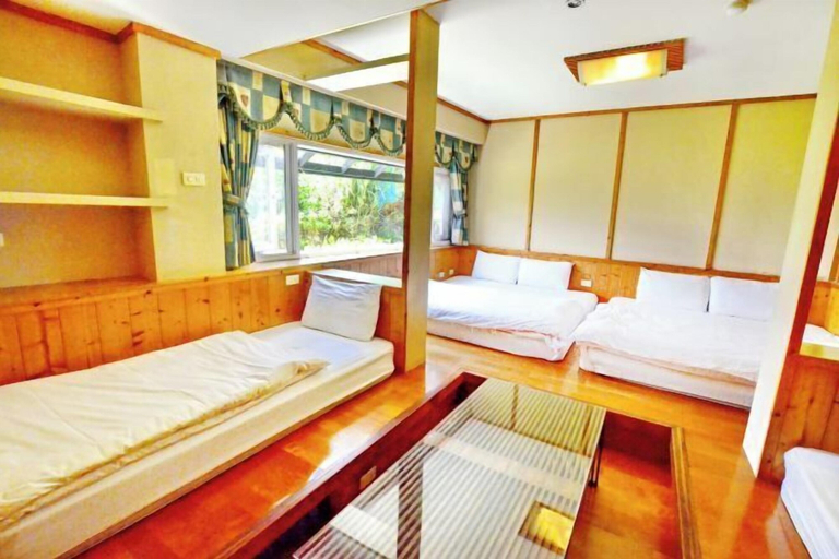 Room 4, Shiwai Taoyuan B&B, Nantou